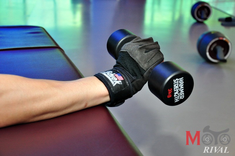 1-Arm-Palm-Down-Wrist-Curl_2