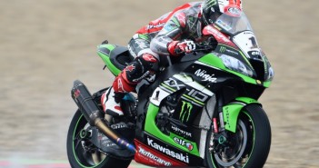 Kawasaki เหมาชัย 2018 WSBK Assen Rea และ Sykes คว้าชัยคนละเรซ Rea-Assen-Race2