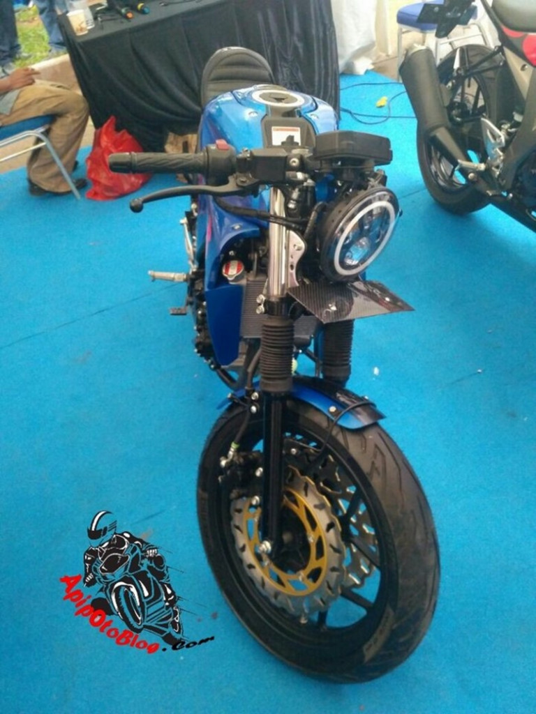 2017-suzuki-gsx-r150-cafe-custom-02