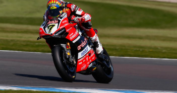 Davies เหมาชัย 2017 WSBK Lausitzring ทั้ง 2 เรซ Chaz-Davies