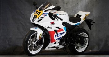 Suzuki (ประเทศอังกฤษ) เปิดตัว 2018 GSX-R1000 “Pepsi-Edition” เอาใจสาวก Kevin Schwantz ผลิตจำนวนจำกัดเพียง 25 คันบนโลกเท่านั้น 2018-suzuki-gsx-r1000-pepsi-lmt-01