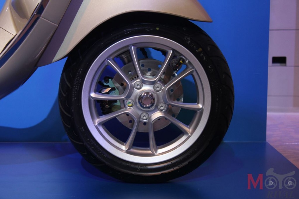 2018-vespa-primavera-150-beige-02