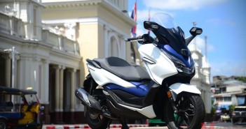 “รีวิว 2018 Honda Forza 300 สกู๊ตเตอร์อเนกประสงค์ สะดวกสบาย อัดแน่นฟังก์ชั่นหรู” รีวิว 2018 forza 300