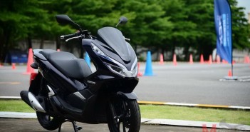 เปิดราคา New Honda PCX Hybrid เป็นตามคาดต่ำกว่าแสนที่ 9.99 หมื่นบาท Review-Honda-PCX-Hybrid_2