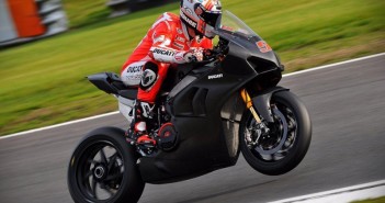 เปิดตัว Ducati Panigale V4R เวอร์ชันสเปคแข่ง BSB ก่อนเปิดตัวเวอร์ชั่นขายจริง EICMA2018 เดือนหน้า 2019-ducati-panigale-v4-r-bsb-sepc-03