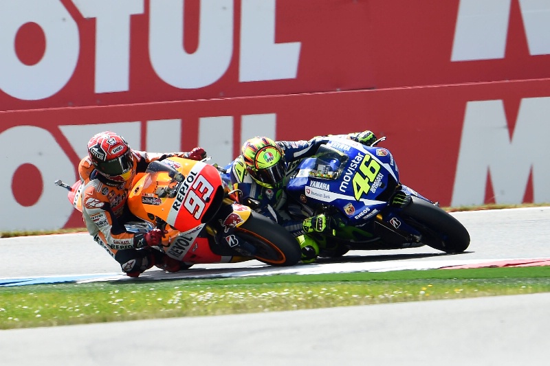 Rossi-Marquez-DutchGP-2015