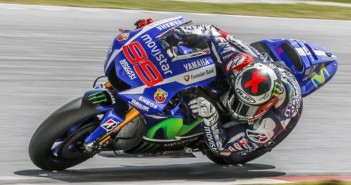 แต่งตัวก่อน เข้าโค้ง และ ออกโค้ง อย่างไรให้ถูกต้องและปลอดภัย lorenzo-99