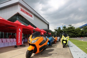 2015-Honda-Forza-300-TestRide_06
