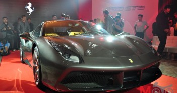 เปิดตัว Ferrari 488 GTB ม้าลำพอง ตัวใหม่มาพร้อมระบบช่วยหายใจ เทอร์โบชาร์จ Ferrari-488GTB-TH-Launch_23