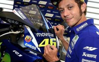 2015-Yamaha-R1-Rossi-Movistar_02