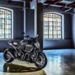 2016-Ducati-Diavel-Carbon_01