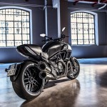 2016-Ducati-Diavel-Carbon_05