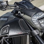 2016-Ducati-Diavel-Carbon_12