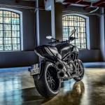 2016-Ducati-Diavel-Carbon_13