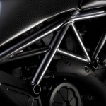 2016-Ducati-Diavel-Carbon_18