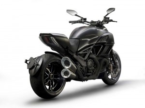 2016-Ducati-Diavel-Carbon_25