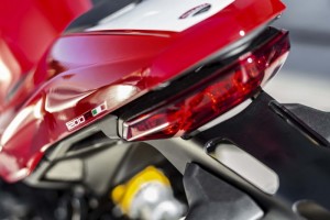 2016-Ducati-Monster-1200-R-still-13_resize
