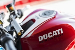 2016-Ducati-Monster-1200-R-still-21_resize