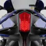 2016-Yamaha-YZF-R1_10