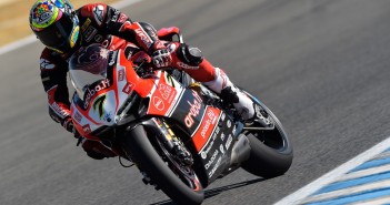 ผล 2015 WSBK สนาม Jerez Race 2 Chaz Davies เข้าวิน 2-3 ตกเป็นของ Aprilia Chaz-Davies-2015-WSBK-Jerez-Race2_1