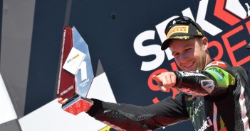 Jonathan-Rea-2015-WSBK-Title-Jerez_5