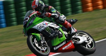 ผลการแข่งขัน 2015 WSBK Magny-Cours Jonathan Rea แรงต่อเนื่องคว้าแชมป์ทั้ง 2 Race 2015-WSBK-Magny-Cours-Rea_2
