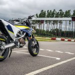 2016-Husqvarna-701-Supermoto_8