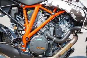 2016-KTM-1290-Super-Duke-GT-1st-Photos_14_resize