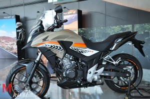 2016-Honda-CB500X-Preview_23