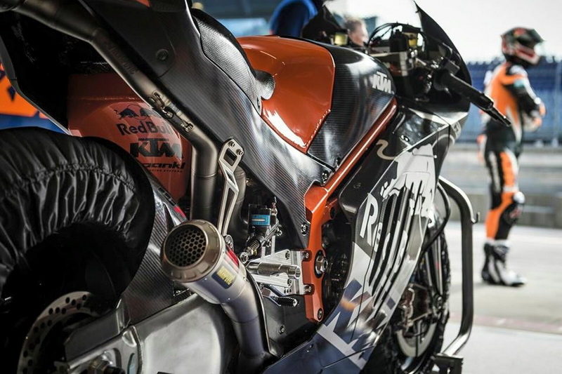 KTM-RC16-MotoGP-Bike_13