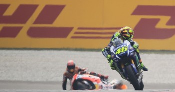 VR46-Marquez93-Sepang-Crash