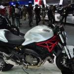 Ducati-Monster821-White-Pearl_4