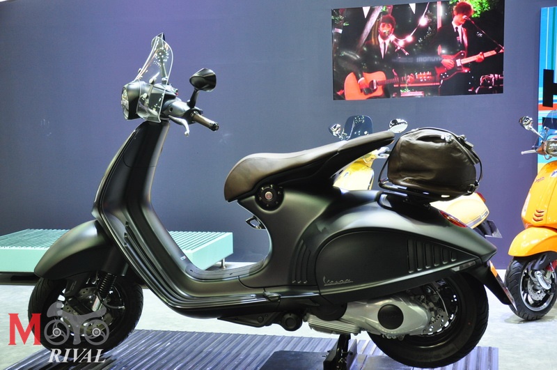 2017 Vespa 946 Emporio Armani Edition