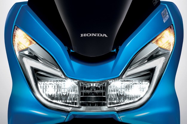 2016-Honda-New_PCX_150_02