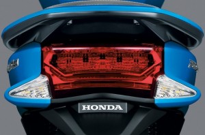 2016-Honda-New_PCX_150_05