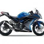 2016-Kawasaki-Ninja300-Black-Blue_1