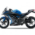 2016-Kawasaki-Ninja300-Black-Blue_3
