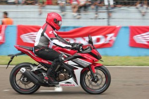 All-New-Honda-CBR150R-2016_4