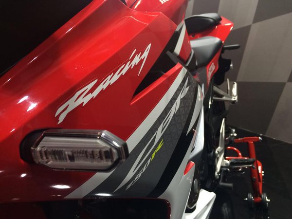 All-New-Honda-CBR150R-2016_7