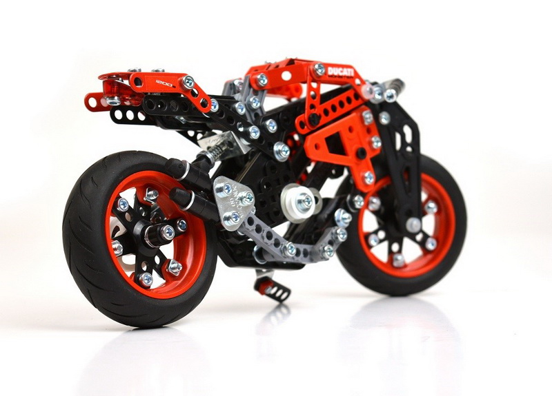 Meccano_Ducati-Monster-1200S_2