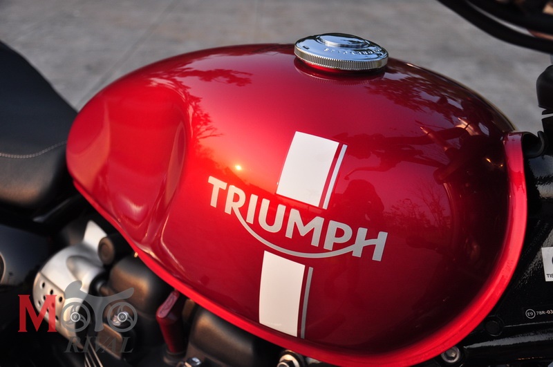 Review-Triumph-Street-Twin-MotoRival_051