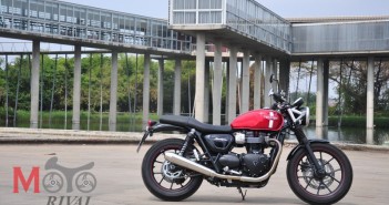 รีวิว Triumph Street Twin คลาสสิคน้องใหม่ ทายาท Bonnie ขี่สนุก, เป็นมิตร ราคาน่าโดนกว่าเดิม Review-Triumph-Street-Twin-MotoRival_Cover
