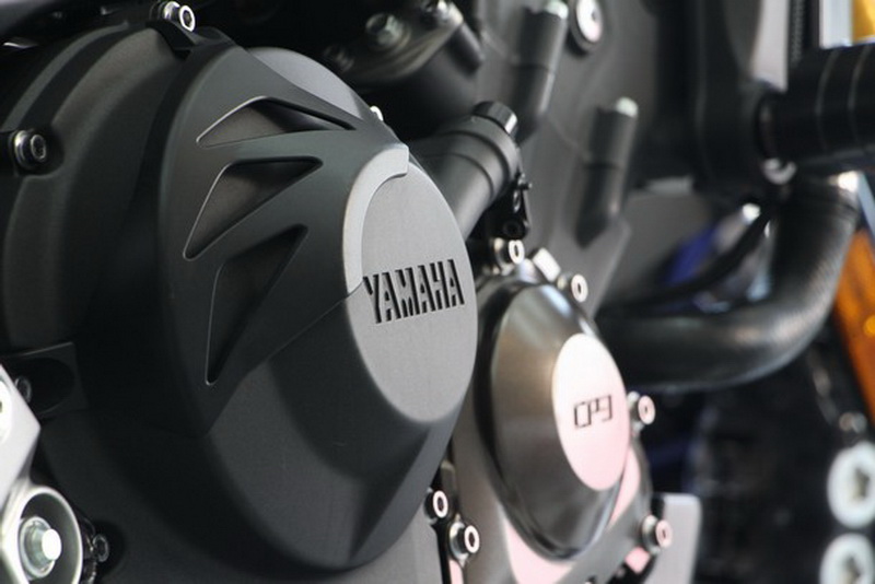 2014-Yamaha-FZ-09_5_resize