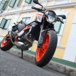 2016-KTM-690-Duke-R_13