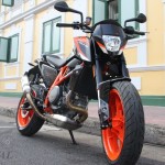 2016-KTM-690-Duke-R_14