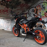 2016-KTM-690-Duke-R_34