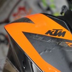 2016-KTM-690-Duke-R_Detail_02