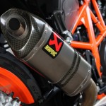 2016-KTM-690-Duke-R_Detail_09
