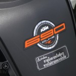 2016-KTM-690-Duke-R_Detail_14