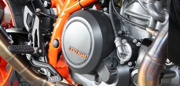 2016-KTM-690-Duke-R_Engine_1